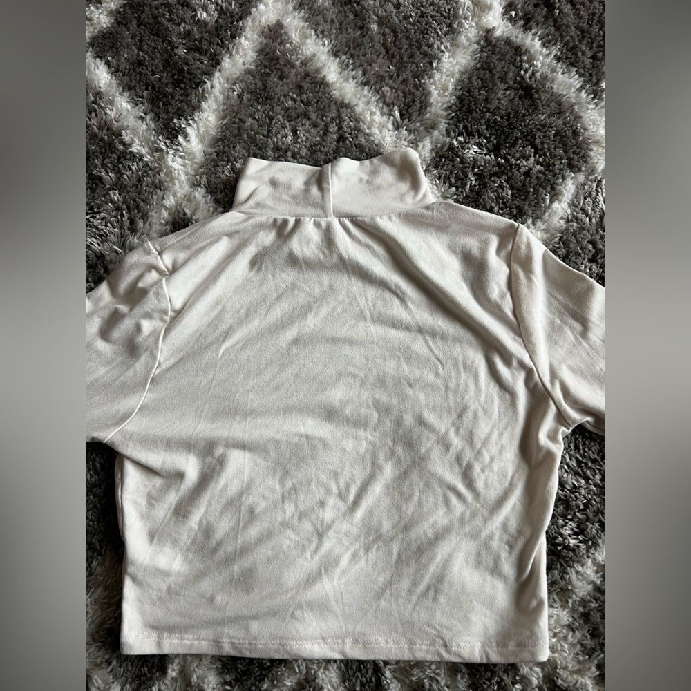 Fashion Nova Small White Turtleneck Long Sleeve Cropped Top